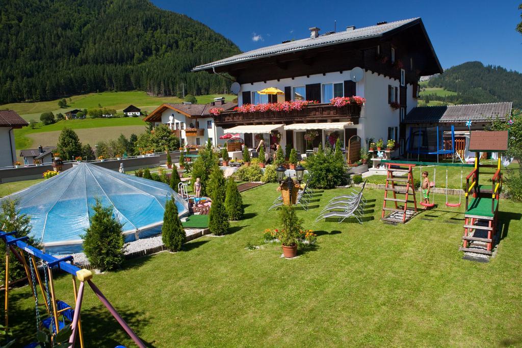 Familiengaestehaus Ingrid Sankt Martin am Tennengebirge Ngoại thất bức ảnh